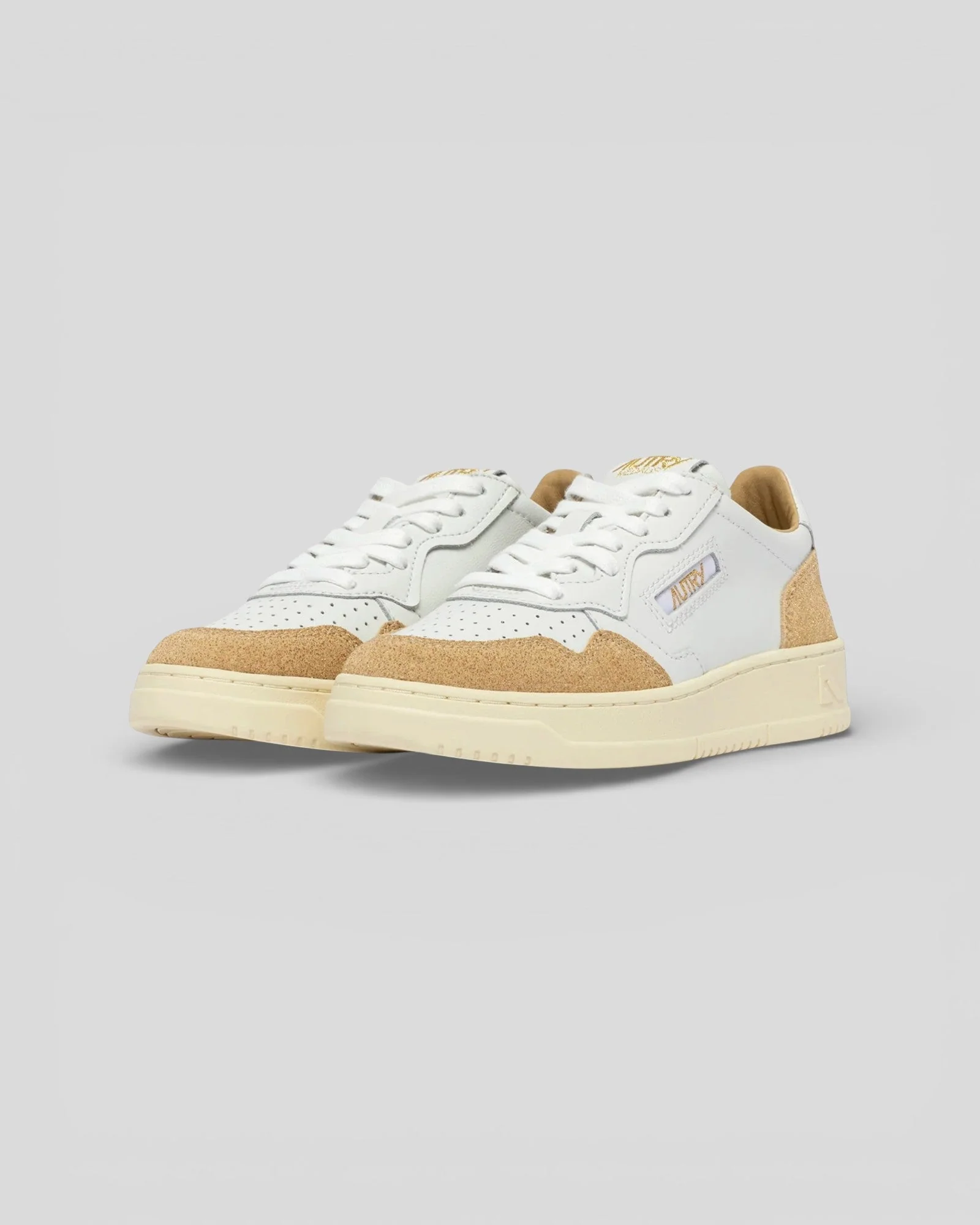 Autry || Medalist Low Wom PK02 - Gold Paillette/ White Ecru – Image 2