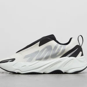 YEEZY BOOST 700 MNVN Laceless Women's